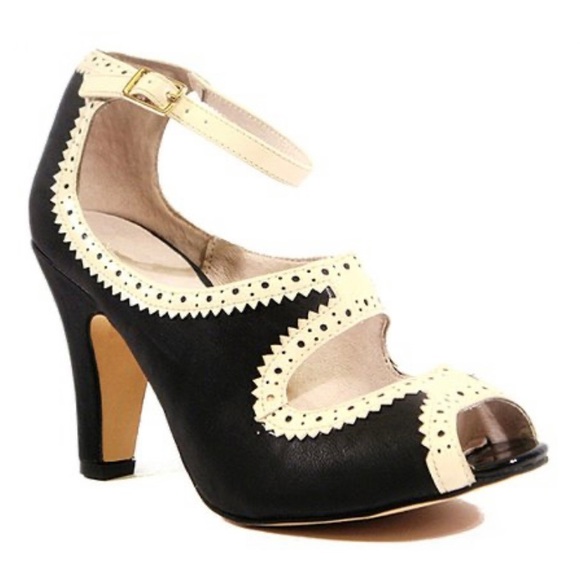 chelsea crew Shoes - Chelsea Crew Escada Pump size 6.5 37 Black Bone Cream peep toe heels retro
